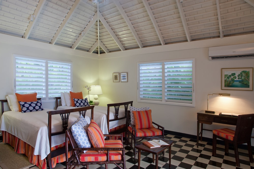 round hill hotel and villas