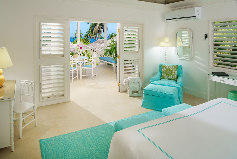 round hill hotel and villas
