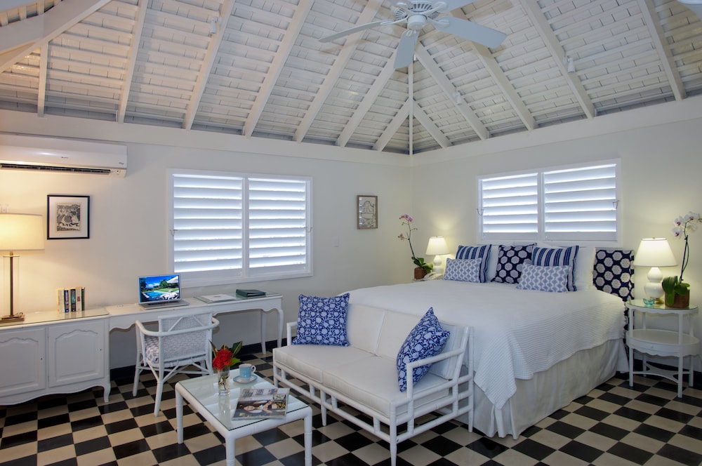 round hill hotel and villas