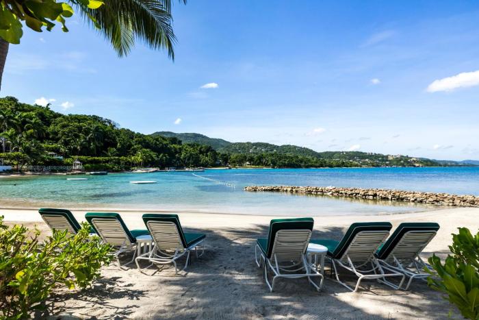 round hill hotel and villas