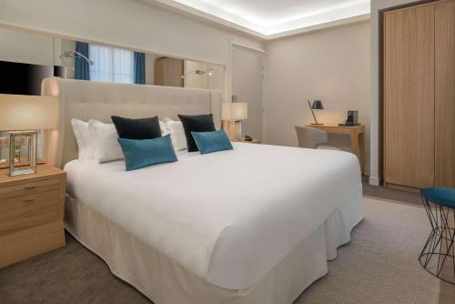 hotel camille paris gare de lyon tapestry collection by hilton
