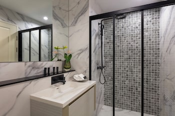 oakwood suites tiwanon bangkok