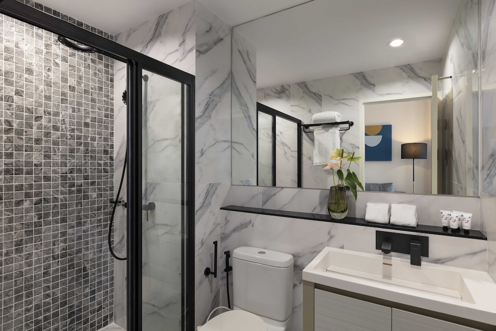 oakwood suites tiwanon bangkok