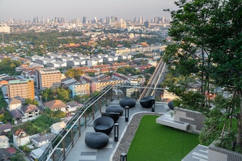 oakwood suites tiwanon bangkok