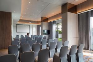 oakwood suites tiwanon bangkok