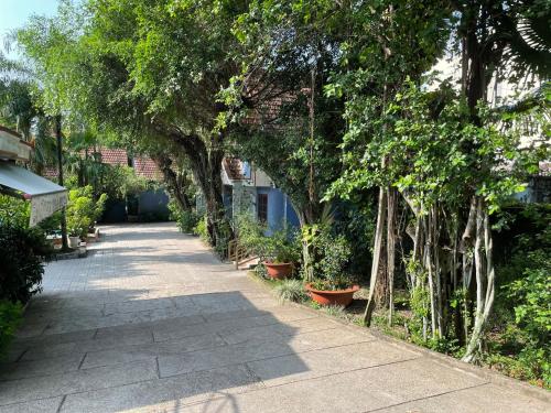 song tra hotel by zuzu