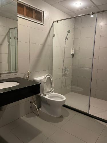 song tra hotel by zuzu