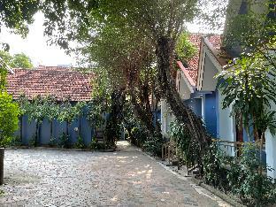 song tra hotel by zuzu