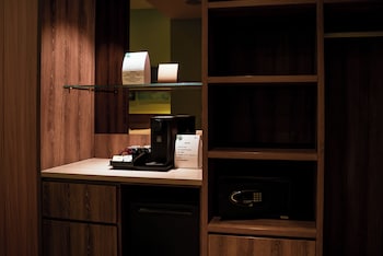 dresort at downtown east