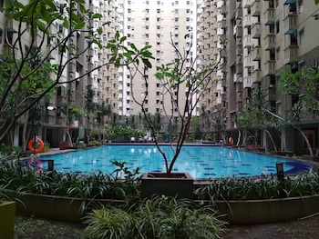 nice 2br apartment at gateway ahmad yani cicadas