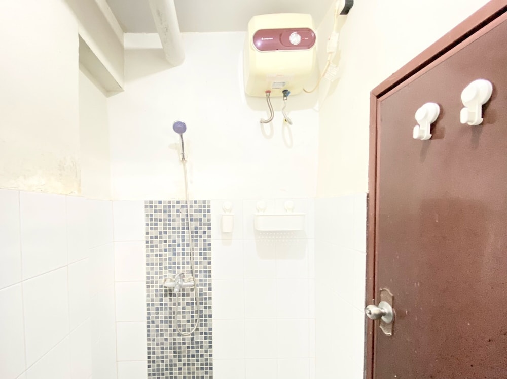 nice 2br apartment at gateway ahmad yani cicadas