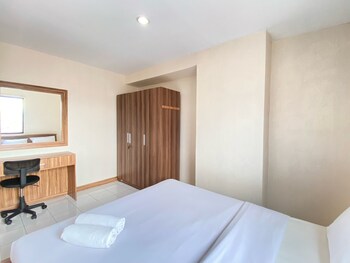 nice 2br apartment at gateway ahmad yani cicadas