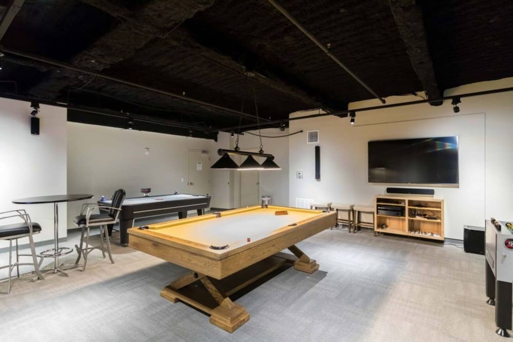 spacious modern condo near french quarter