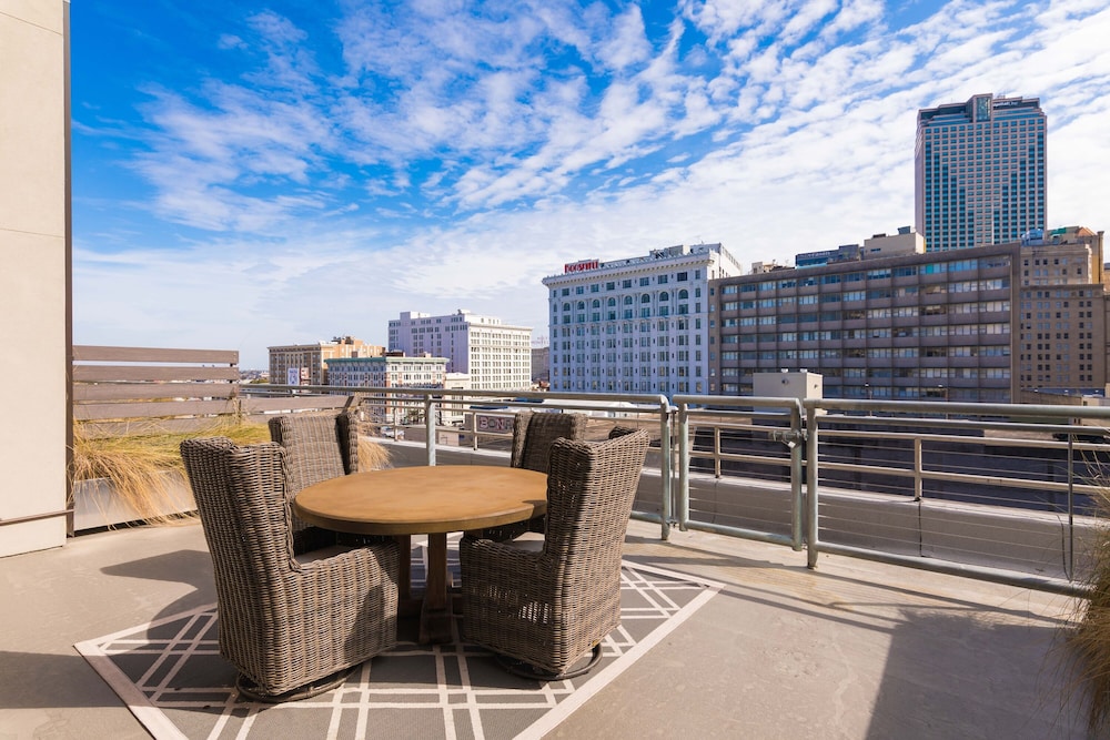 spacious modern condo near french quarter