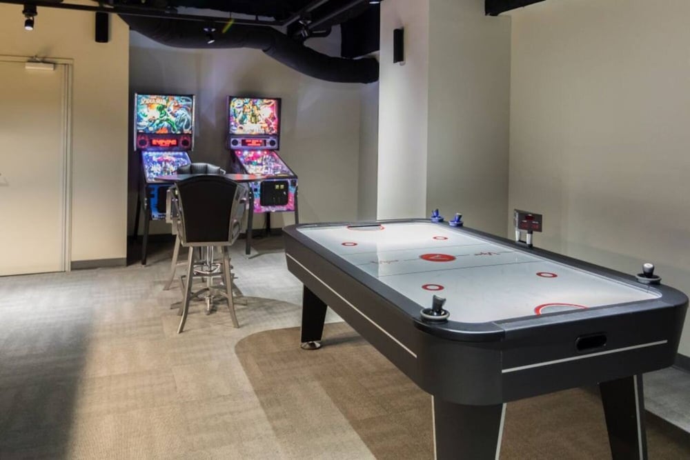 spacious modern condo near french quarter