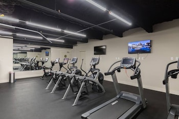 spacious modern condo near french quarter