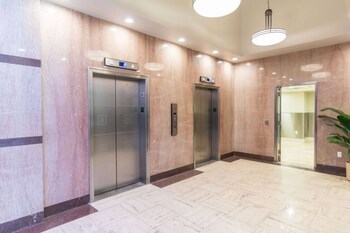 spacious modern condo near french quarter