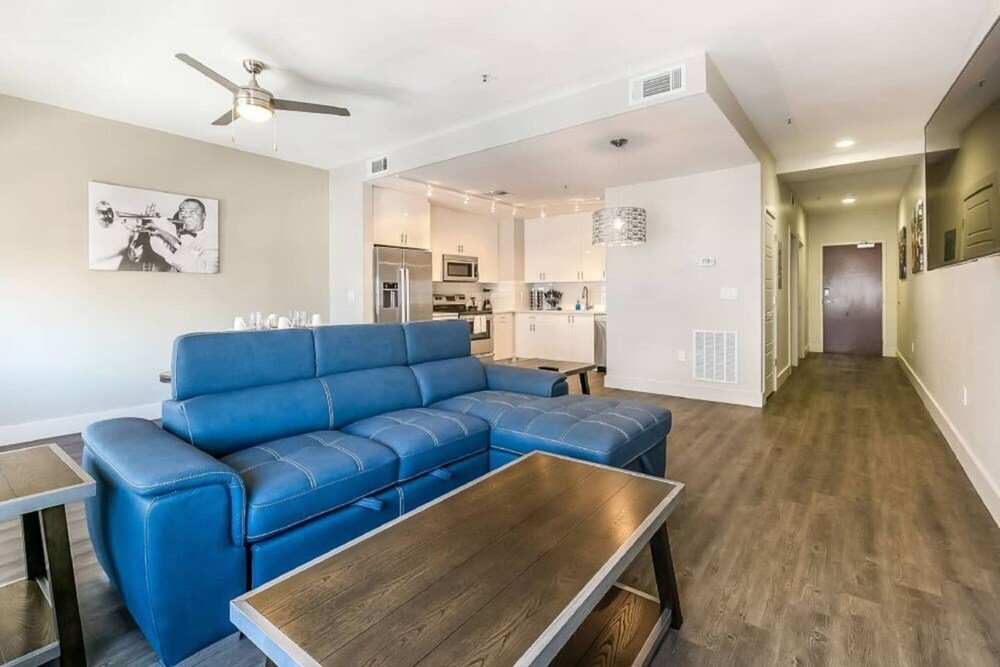 spacious modern condo near french quarter
