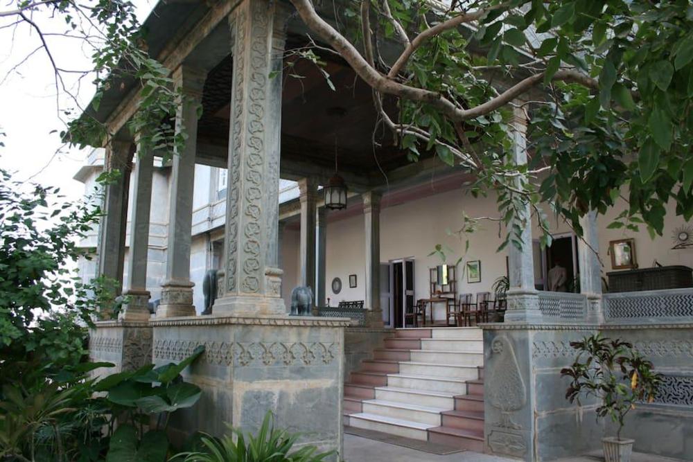 udai bilas palace