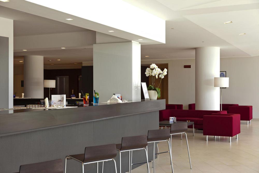 inn naples airport