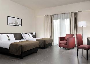 inn naples airport