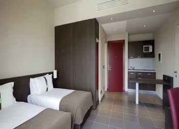 inn naples airport