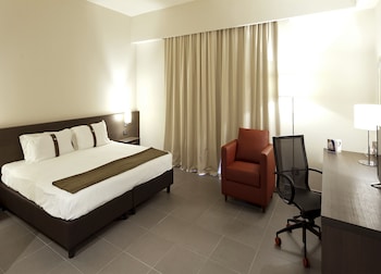 inn naples airport