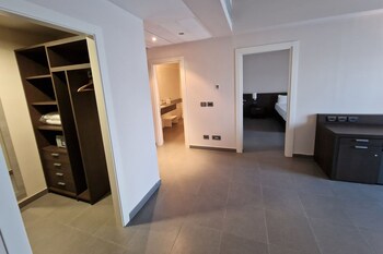 inn naples airport