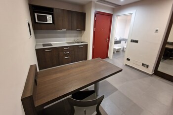 inn naples airport