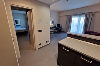 inn naples airport