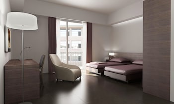 inn naples airport