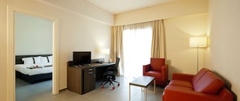 inn naples airport