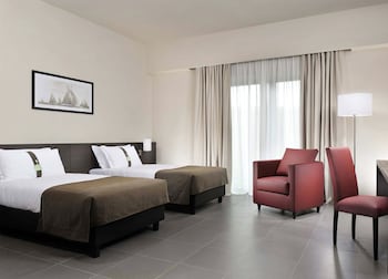 inn naples airport