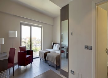 inn naples airport