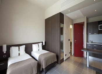 inn naples airport