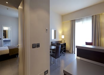 inn naples airport