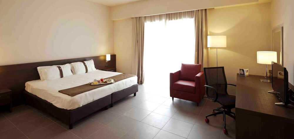 inn naples airport