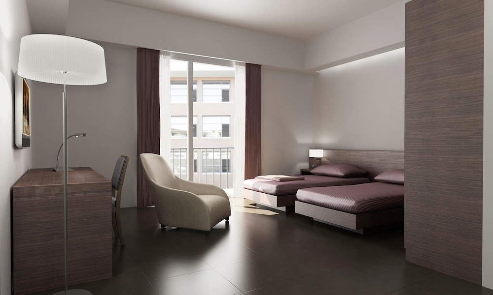 inn naples airport