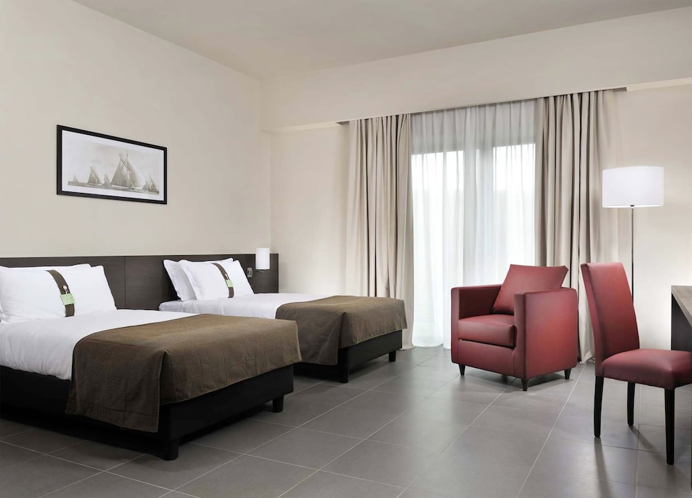 inn naples airport