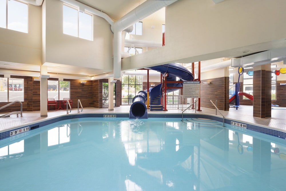 fairfield inn and suites west kelowna