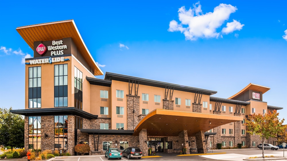 fairfield inn and suites west kelowna