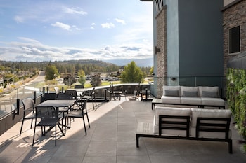 fairfield inn and suites west kelowna