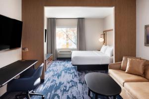 fairfield inn and suites west kelowna