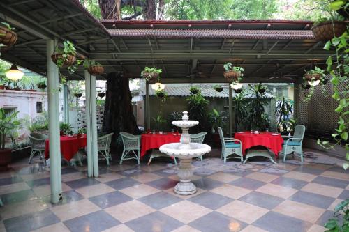 the elgin fairlawn kolkata