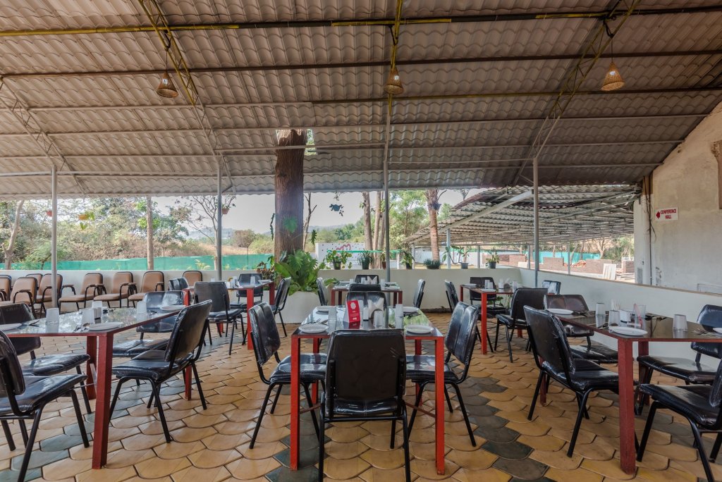 Lions Den Resort,Near Ryewood Park,3 star