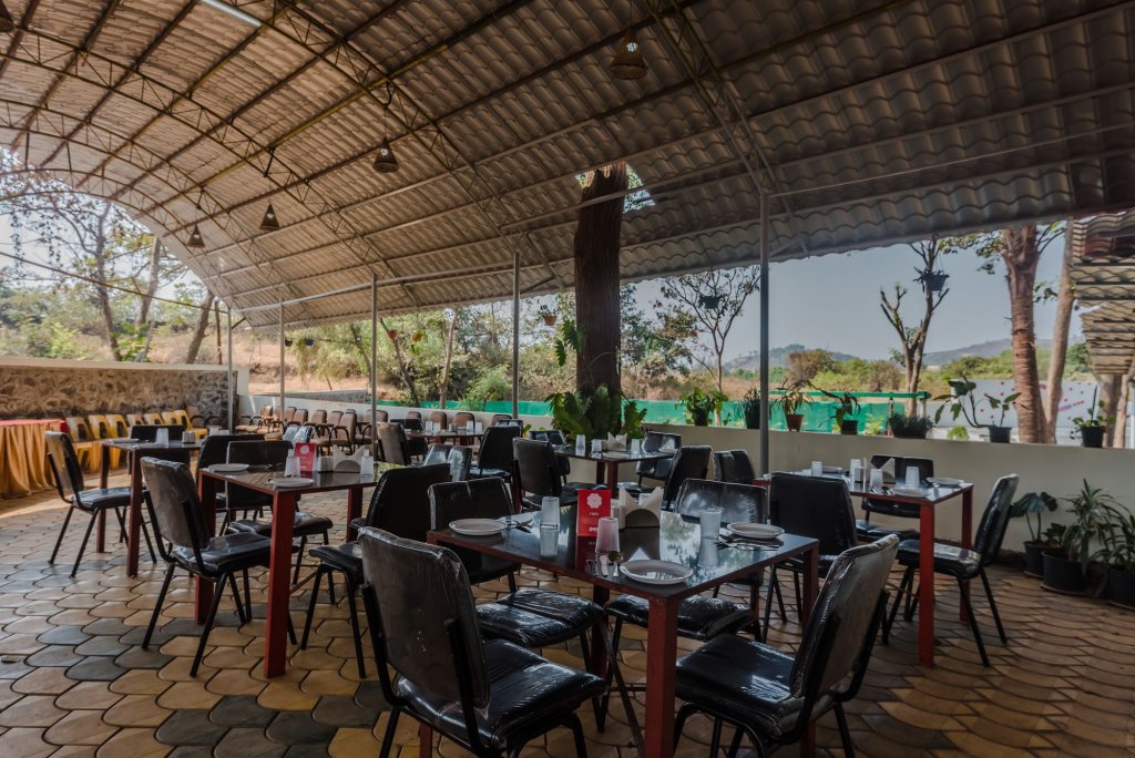 Lions Den Resort,Near Ryewood Park,3 star