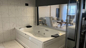 bloom suite hotel