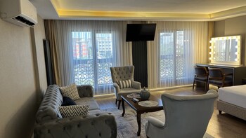 bloom suite hotel