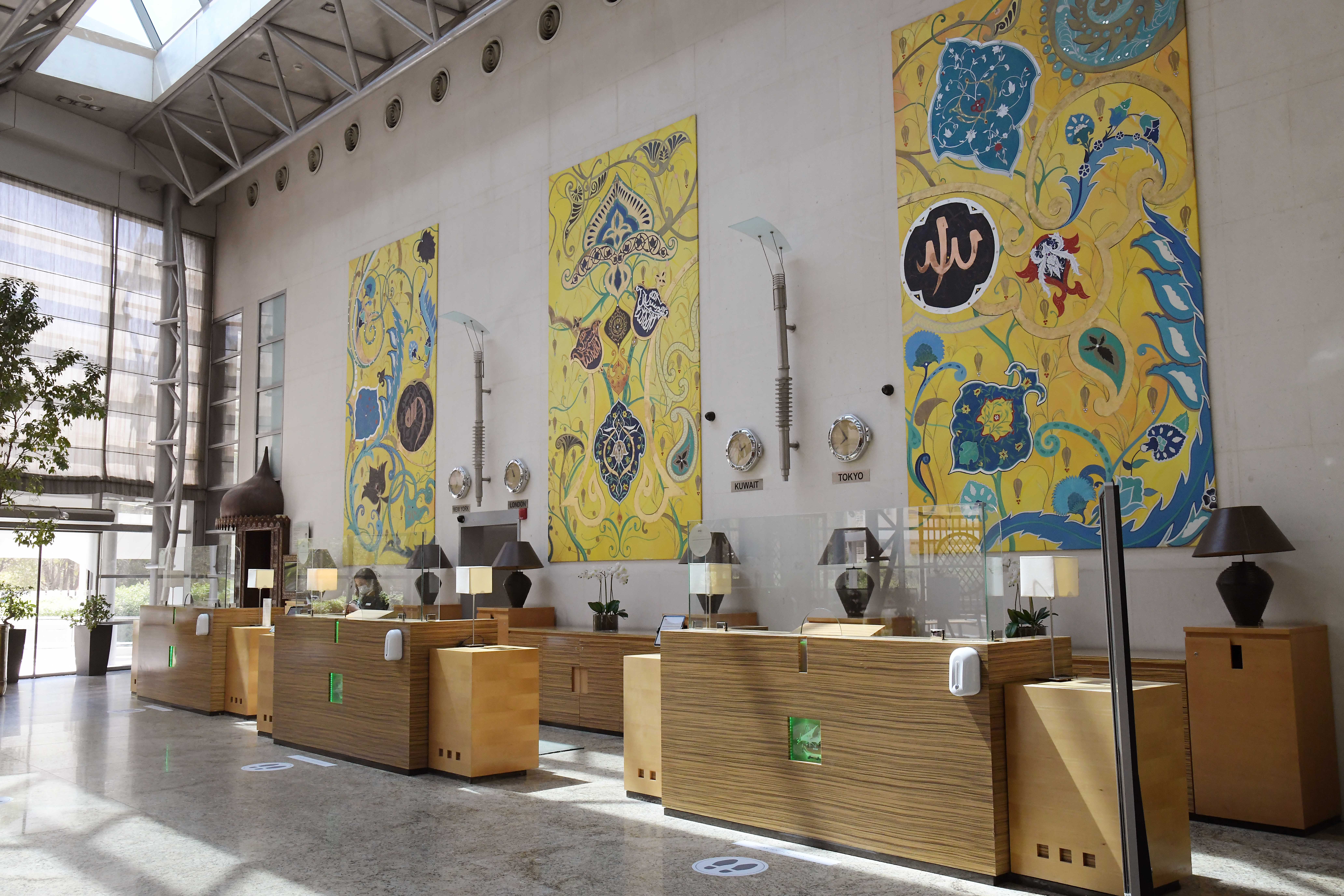 holiday inn suites kuwait salmiya