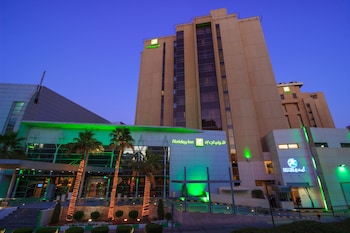 holiday inn suites kuwait salmiya